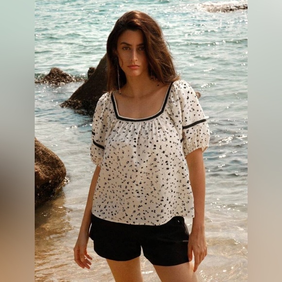 ❗️SOLD ❗️ Short Sleeve Ditsy Floral White Black Trim Shirt Size XL/12 - Picture 2 of 13